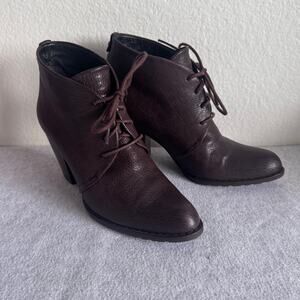 Stuart Weitzman Lace-Up The Safari Leather Ankle Bootie in Brown Size 6